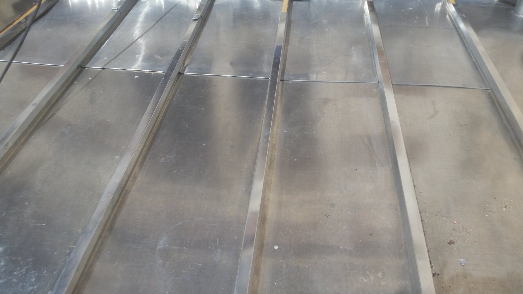 Couverture en zinc aux lignes régulières